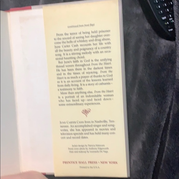 JUNE CARTER CASH SIGNED BOOK - Picture 5 of 16